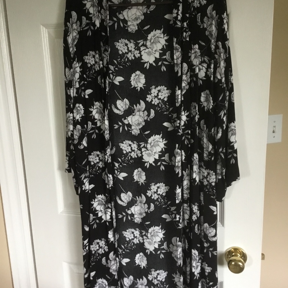 NWT Kimono. Black and white floral.